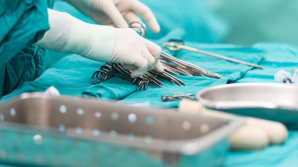 saudi-surgeon-dies-at-work-in-hospital-operating-room-the-operating